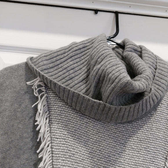 Lafayette 148 Wool Grey Pullover S/S Sweater - Picture 2 of 6